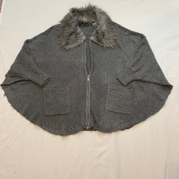 Poncho Jacket - Picture 1 of 7